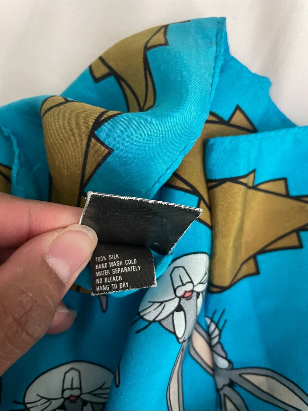 Bugs Bunny Scarf - Picture 2 of 3